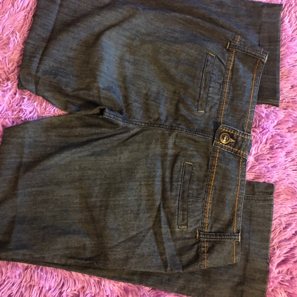 So denim blue jeans 👖Juniors sized 15.